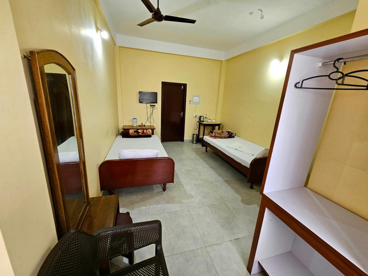 Hotel Rishiraj Jorhāt Exterior foto