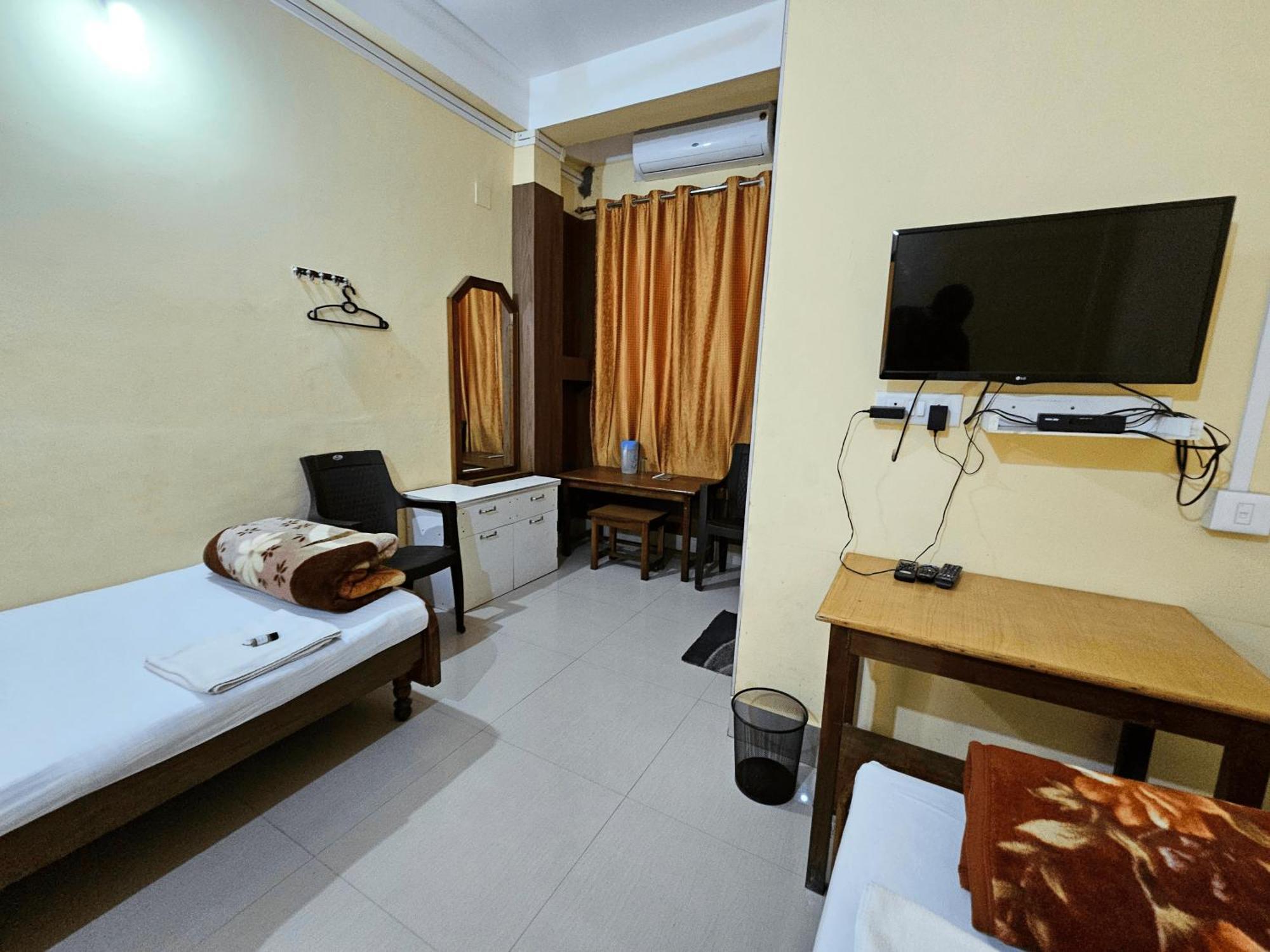 Hotel Rishiraj Jorhāt Exterior foto
